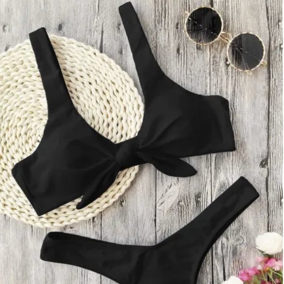 Scrunch Butt Knotted Thong Bikini - Black - Picture 2 of 8